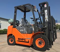 2.5 Ton SNSC LPG Gasoline Forklift With Japanese Engine And 4.5m Triplex Mast