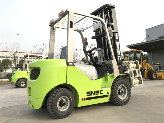 2000kgs Diesel Forklift Truck Customized 2 Stage / 3 Stage Mast